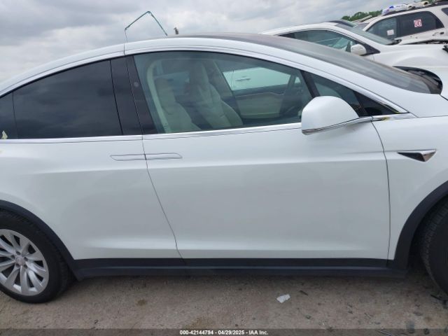 5YJXCAE20JF137531 Tesla 2018