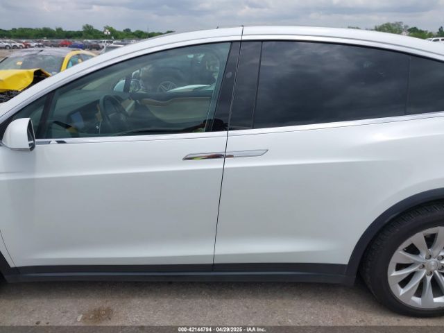 5YJXCAE20JF137531 Tesla 2018