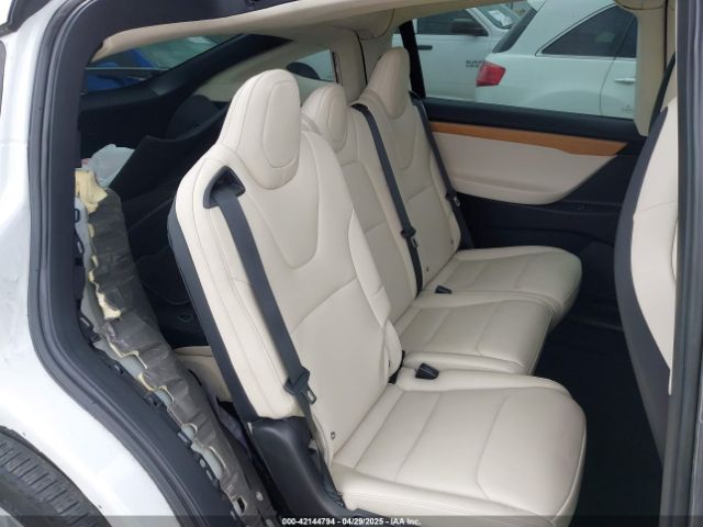 5YJXCAE20JF137531 Tesla 2018