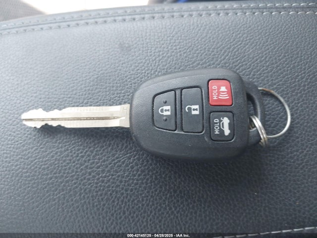 2T1BURHE4JC042504 Toyota COROLLA SE