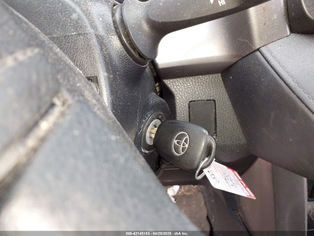 JTMZFREV5JD129862 Toyota RAV4 LE