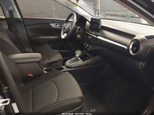 3KPF24ADXPE553768 KIA Forte Lxs