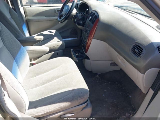 2005 CHRYSLER TOWN & COUNTRY 2C4GP44R45R376112 Photo 4