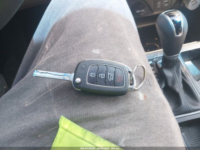 KM8J33A49JU600195 Hyundai TUCSON SEL