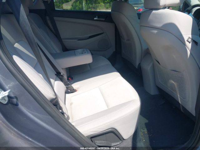 KM8J33A49JU600195 Hyundai TUCSON SEL