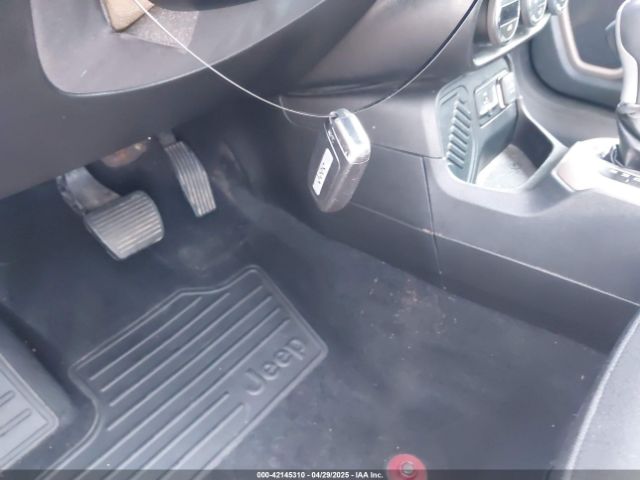 ZACCJABT9FPC32087 Jeep Renegade Latitude