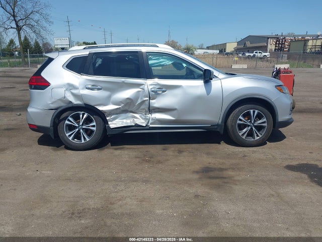 JN8AT2MV3HW284671 Nissan Rogue Sl