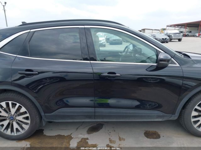 1FMCU9J94LUB16281 Ford Escape Titanium