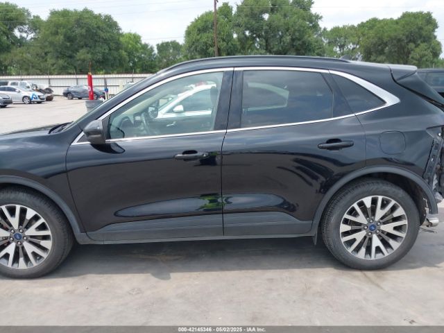 1FMCU9J94LUB16281 Ford Escape Titanium