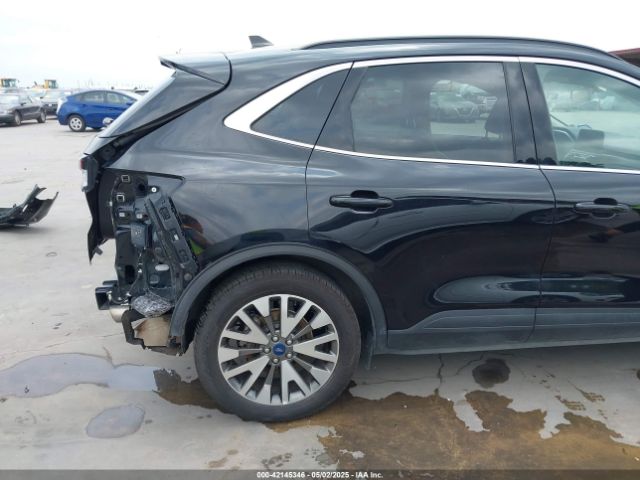 1FMCU9J94LUB16281 Ford Escape Titanium