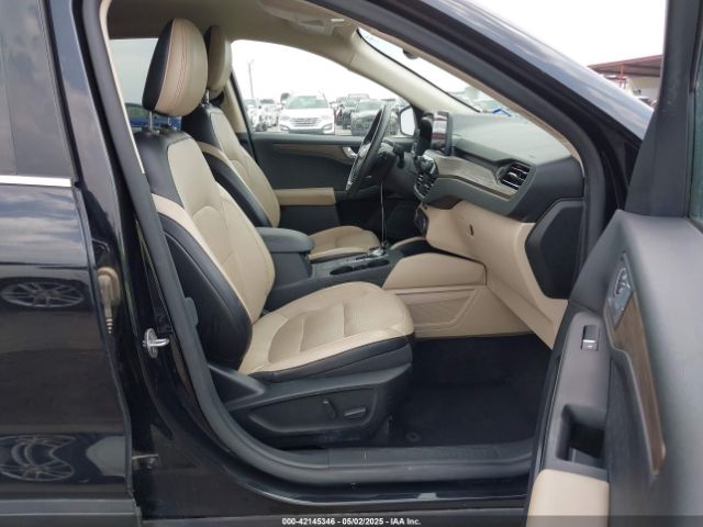 1FMCU9J94LUB16281 Ford Escape Titanium