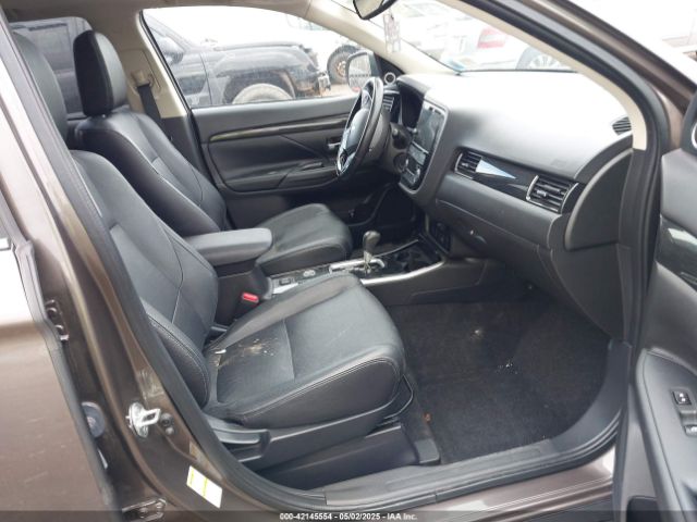 JA4AZ3A35HZ070275 Mitsubishi Outlander Sel