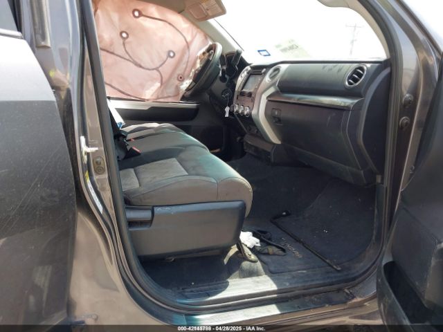 5TFDW5F15EX361607 Toyota Tundra Sr5 5.7l V8