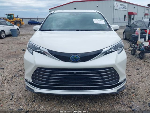 5TDERKEC9MS022771 Toyota Sienna Platinum