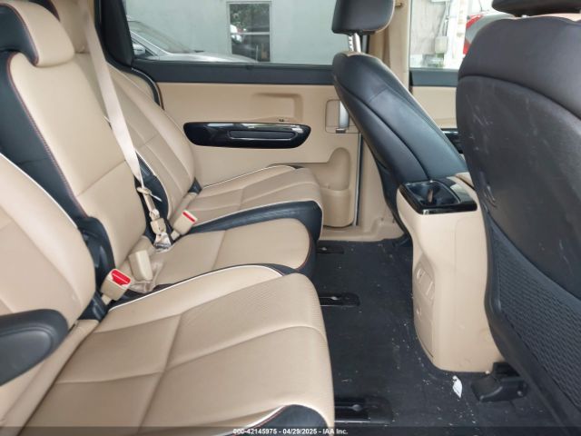 KNDMC5C14H6335068 KIA SEDONA EX