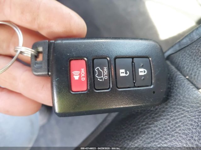 JTMWFREV3JJ189899 Toyota Rav4 Xle