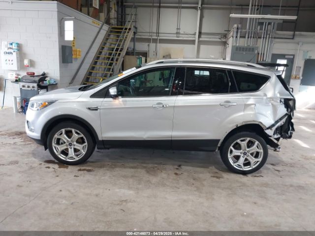 1FMCU9J95KUA52315 Ford Escape Titanium