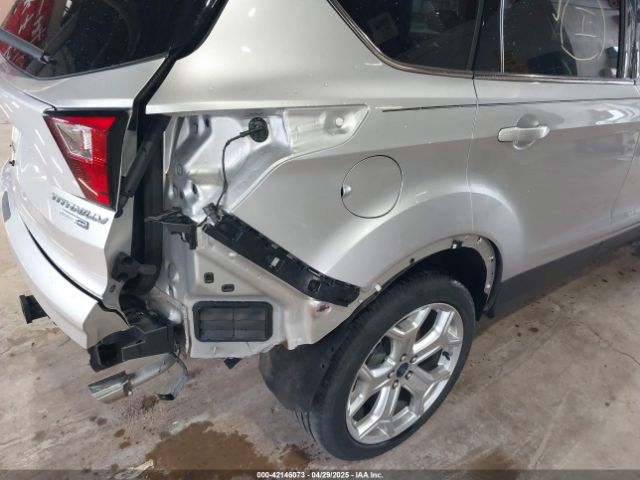1FMCU9J95KUA52315 Ford Escape Titanium