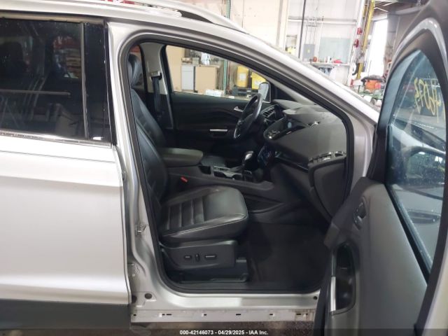 1FMCU9J95KUA52315 Ford Escape Titanium