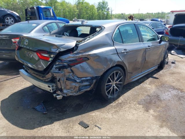 2021 TOYOTA CAMRY 4T1G11AK0MU523241 Photo 3