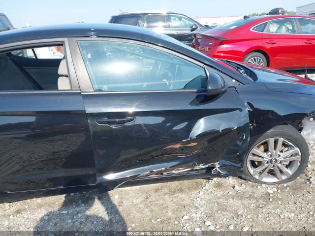 KMHD84LF0HU214293 Hyundai ELANTRA SE