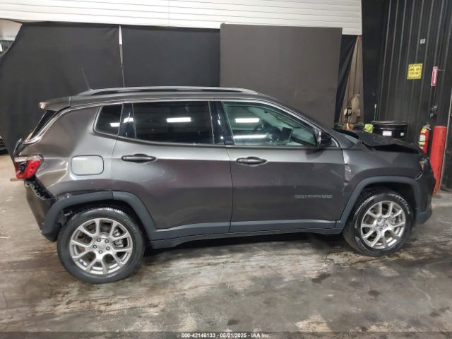 3C4NJDFB0NT117963 Jeep Compass Latitude Lux 4x4