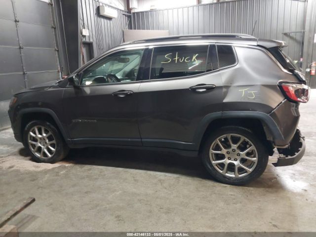 3C4NJDFB0NT117963 Jeep Compass Latitude Lux 4x4