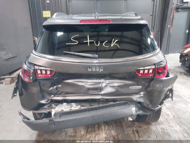 3C4NJDFB0NT117963 Jeep Compass Latitude Lux 4x4