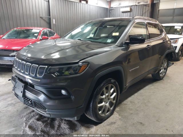 3C4NJDFB0NT117963 Jeep Compass Latitude Lux 4x4