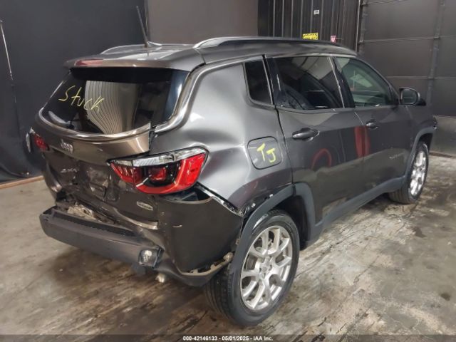 3C4NJDFB0NT117963 Jeep Compass Latitude Lux 4x4