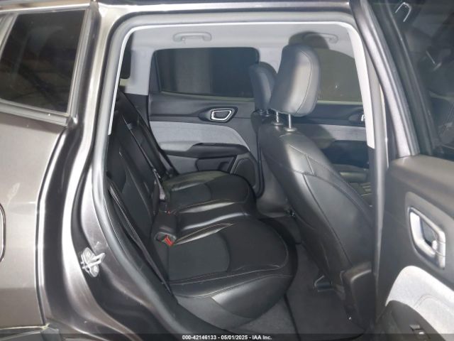 3C4NJDFB0NT117963 Jeep Compass Latitude Lux 4x4