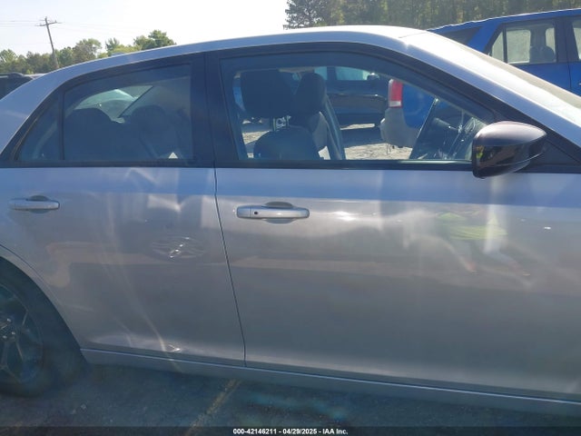 Chrysler 300 Touring 2019 2C3CCAAG9KH581040 Image 14
