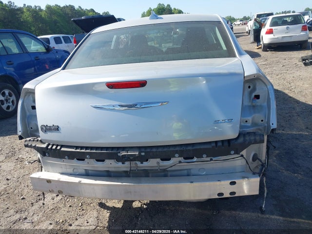 Chrysler 300 Touring 2019 2C3CCAAG9KH581040 Image 17
