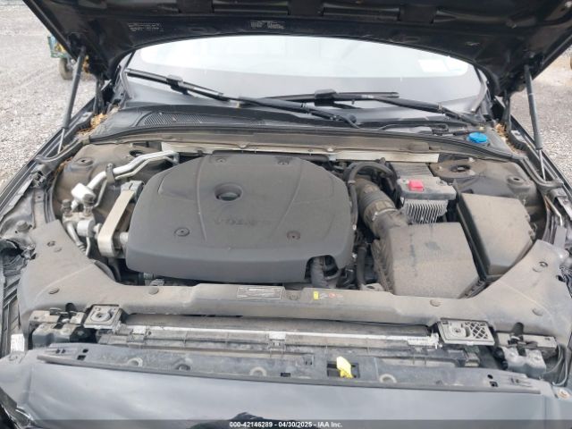 7JRA22TK5KG018383 Volvo S60 T6 Momentum