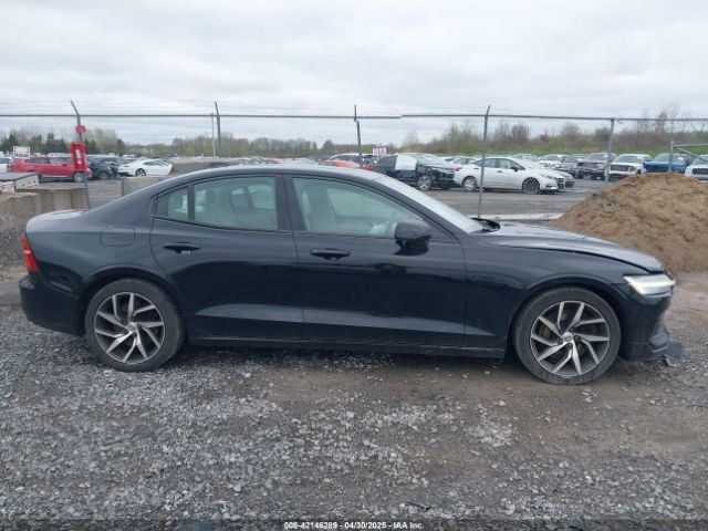 7JRA22TK5KG018383 Volvo S60 T6 Momentum