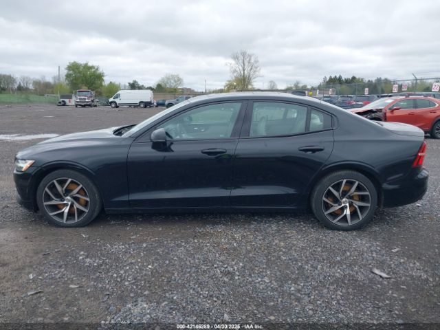 7JRA22TK5KG018383 Volvo S60 T6 Momentum
