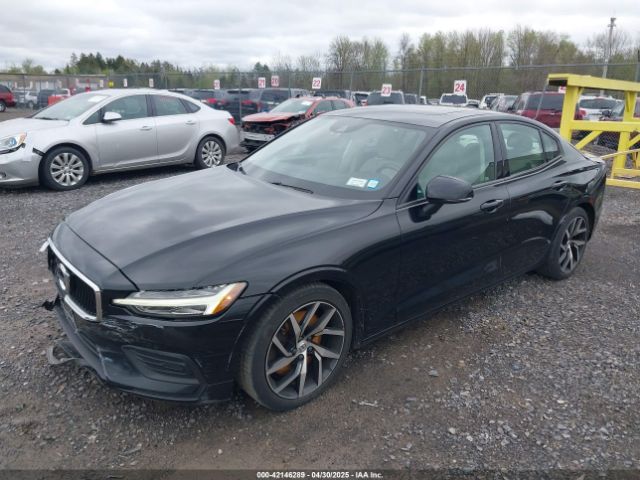 7JRA22TK5KG018383 Volvo S60 T6 Momentum