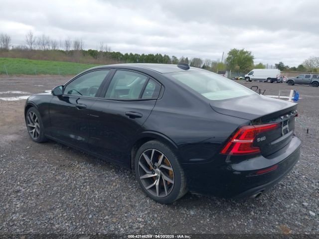 7JRA22TK5KG018383 Volvo S60 T6 Momentum