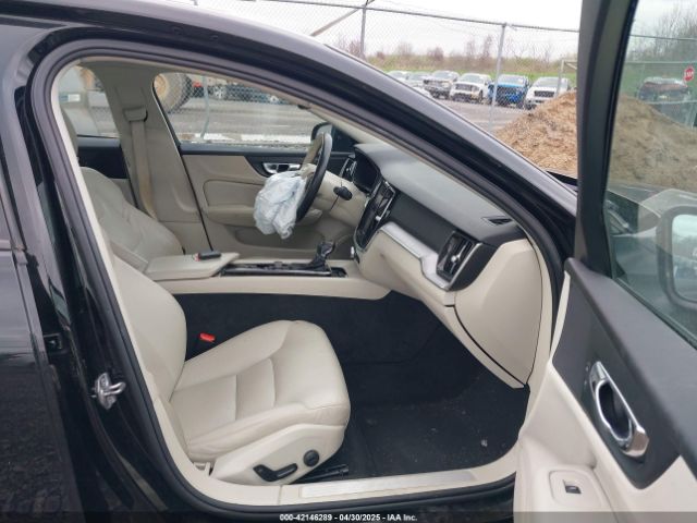 7JRA22TK5KG018383 Volvo S60 T6 Momentum