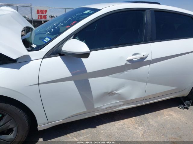 5NPLM4AG2MH009697 Hyundai ELANTRA SEL