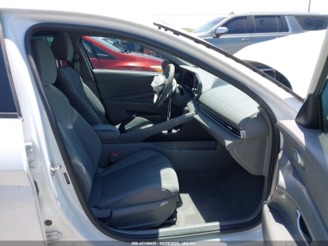 5NPLM4AG2MH009697 Hyundai ELANTRA SEL