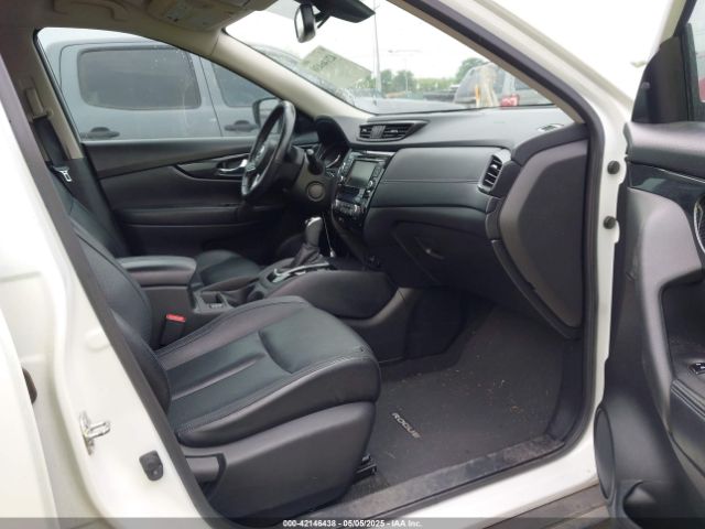 JN8AT2MV0JW315929 Nissan Rogue Sl