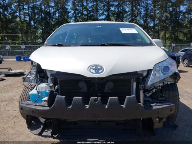 5TDDZ3DC8HS169754 Toyota Sienna Xle Premium 7 Passenger