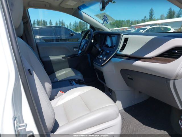 5TDDZ3DC8HS169754 Toyota Sienna Xle Premium 7 Passenger