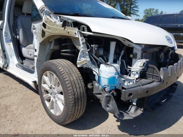 5TDDZ3DC8HS169754 Toyota Sienna Xle Premium 7 Passenger
