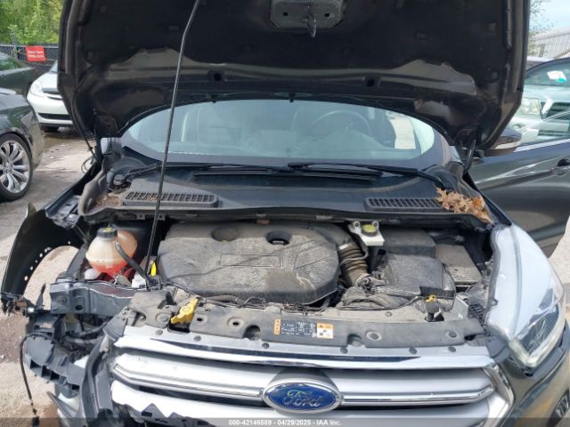 1FMCU9J96HUC25137 Ford Escape Titanium