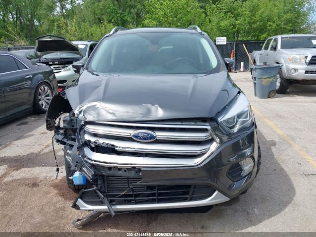 1FMCU9J96HUC25137 Ford Escape Titanium