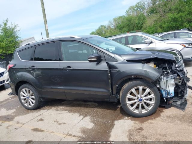 1FMCU9J96HUC25137 Ford Escape Titanium