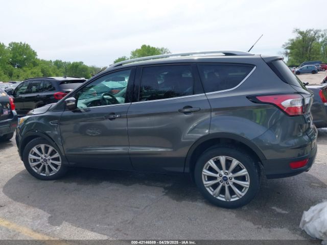 1FMCU9J96HUC25137 Ford Escape Titanium