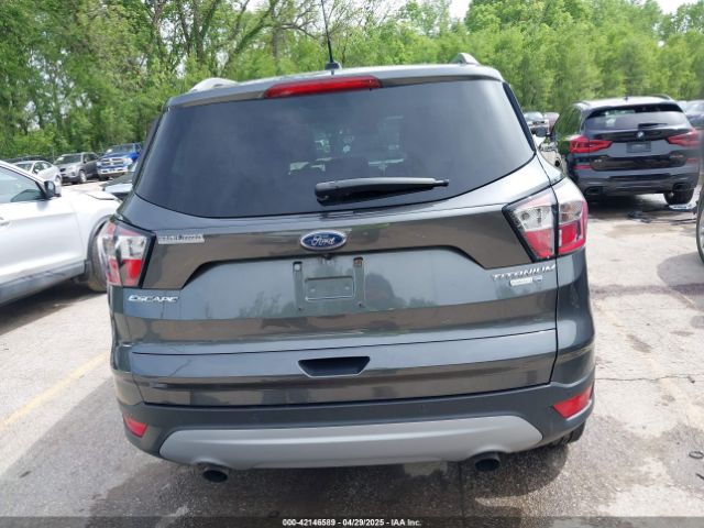 1FMCU9J96HUC25137 Ford Escape Titanium